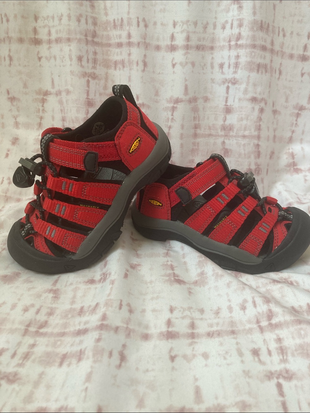 KEEN Newport H2 Closed Toe Water Sandals Size 9 toddler.